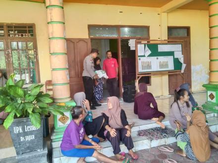 Penyaluran Bantuan Pangan Tahap III Desa Jajar Berlangsung Lancar